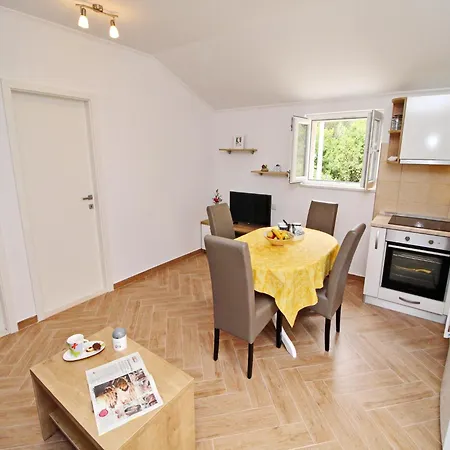 Memuni Apartment Ston